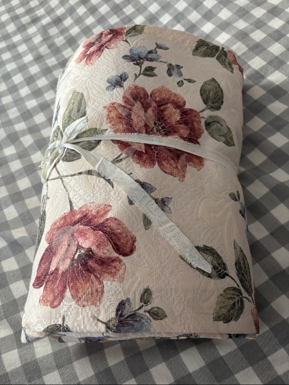 Vintage Floral Jacquard Quilt fabric - Rose Print Cream 12 metres